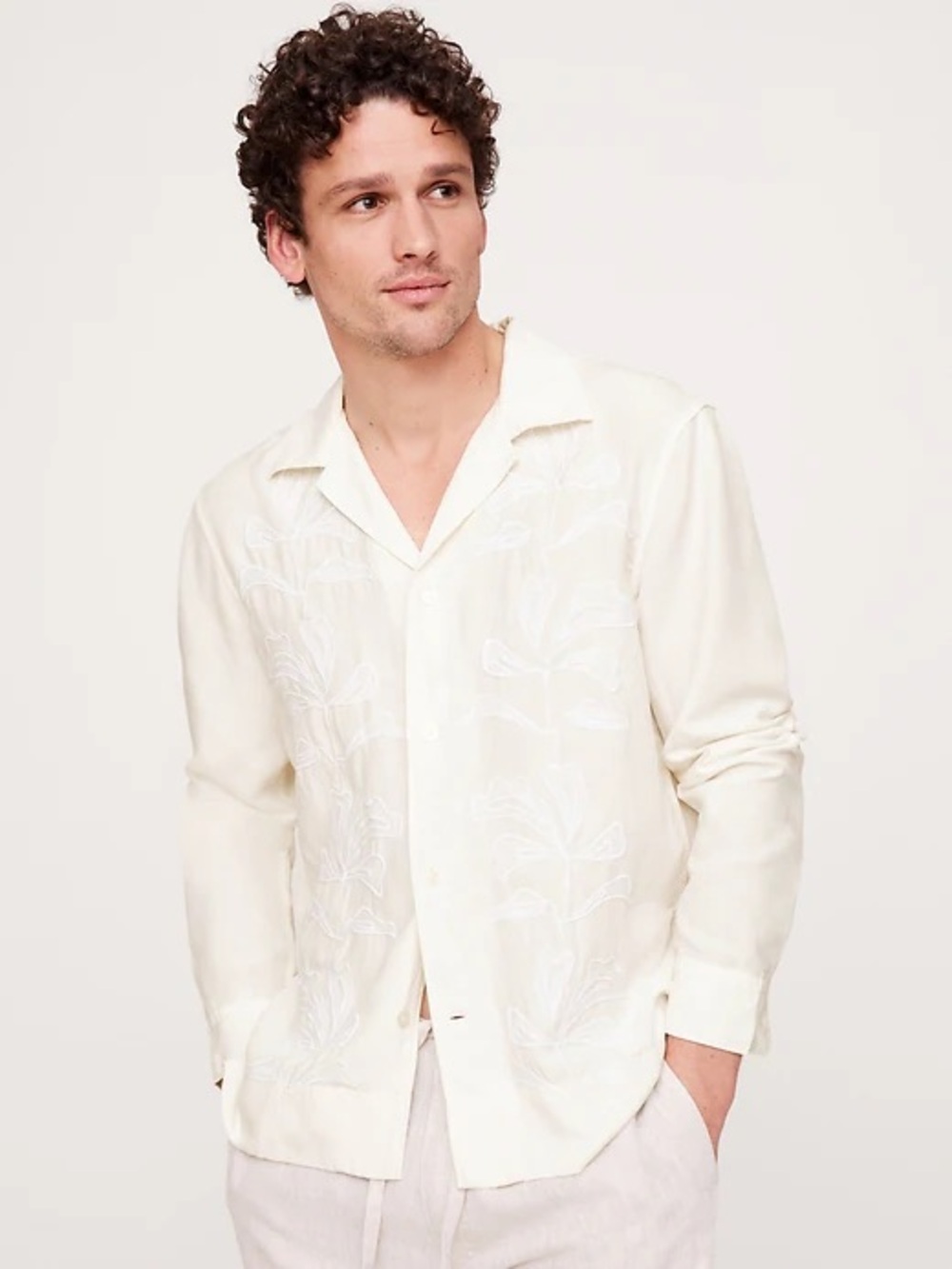 BANANA REPUBLIC STANDARD-FIT EMBROIDERED TENCEL™-LINEN LONG-SLEEVE RESORT SHIRT
